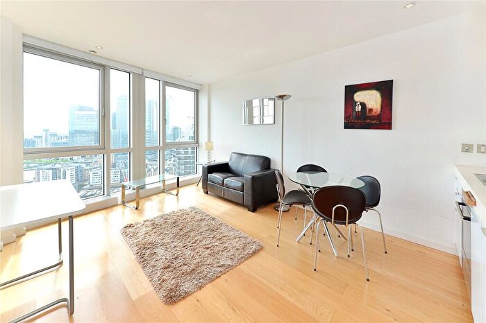 Flat To Rent In Ontario Tower, Fairmont Avenue, E14