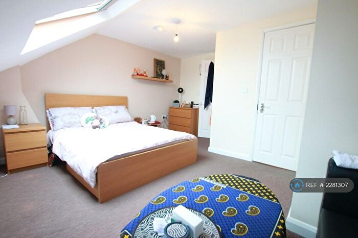 5 Bedroom Semi-Detached House To Rent In St. Peters Road, Reading, RG6