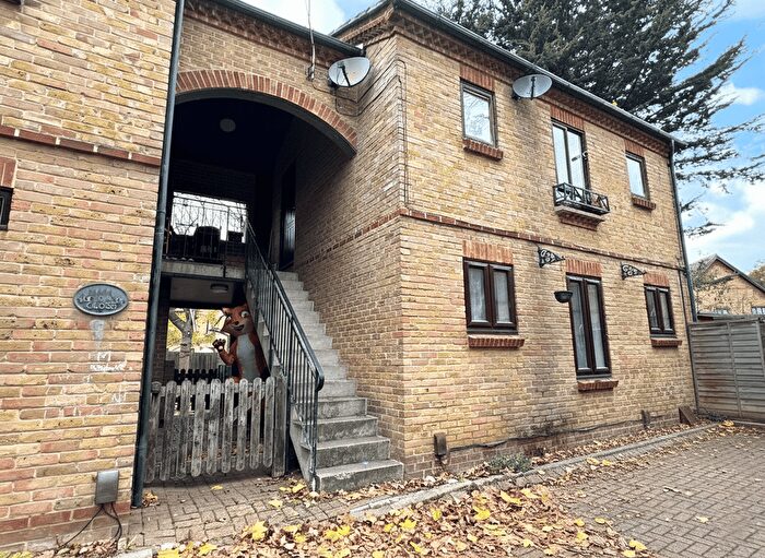 2 Bedroom Maisonette For Sale In Bowyer Close, Beckton, E6