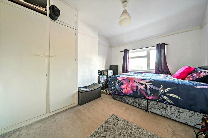 3 Bedroom Semi-Detached House For Sale In Worplesdon Road, Guildford, Surrey, GU2