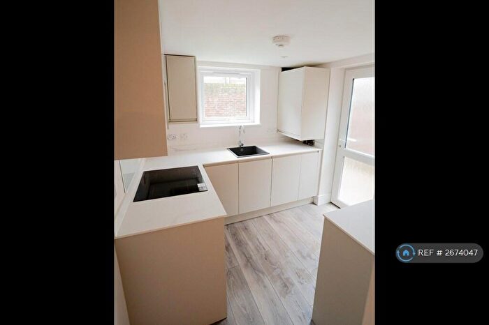 1 Bedroom Flat To Rent In Smyrks Road, London, SE17