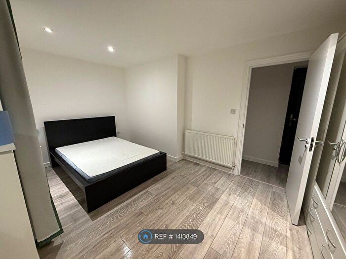 1 Bedroom Flat To Rent In Pycroft Way, London, N9