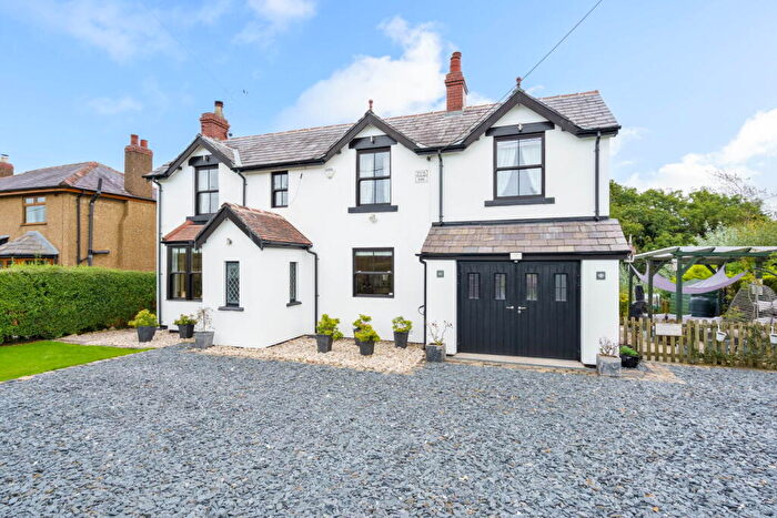 4 Bedroom Detached House For Sale In Long Lane, Charlesworth, Glossop, SK13