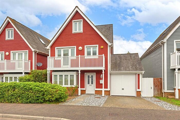 5 Bedroom Detached House For Sale In The Lakes, Larkfield, Aylesford, ME20