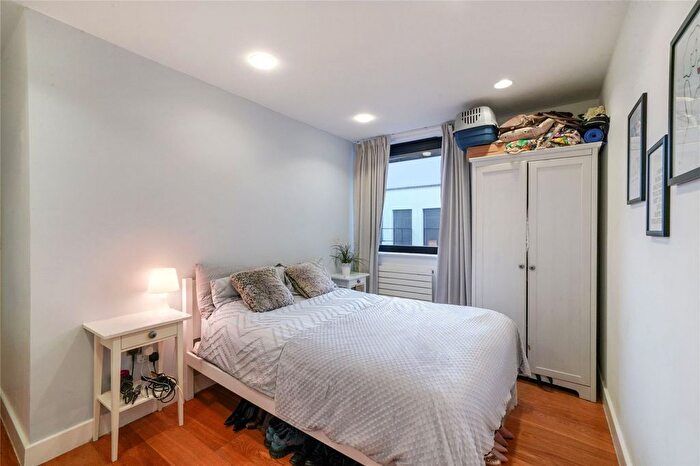 2 Bedroom Flat For Sale In Grafton Road, London, NW5