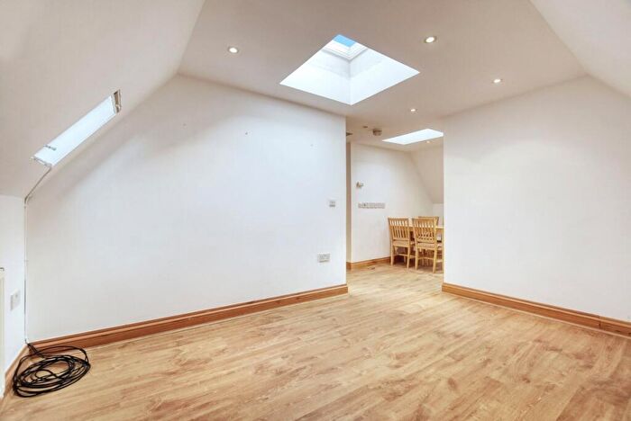 1 Bedroom Flat To Rent In Ossulton Way London, N2