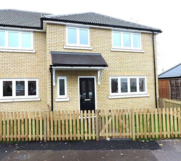 3 Bedroom Semi-Detached House To Rent In Stanstead Road, Hoddesdon, EN11