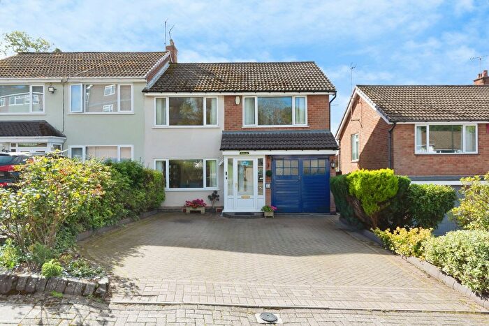 3 Bedroom Semi-Detached House For Sale In Westhouse Grove, Birmingham, West Midlands, B14