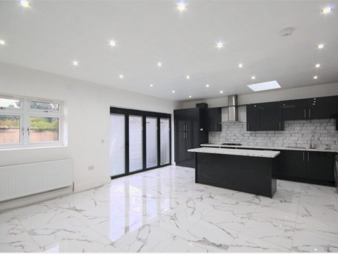 5 Bedroom Terraced House To Rent In Widecombe Gardens, Ilford, IG4