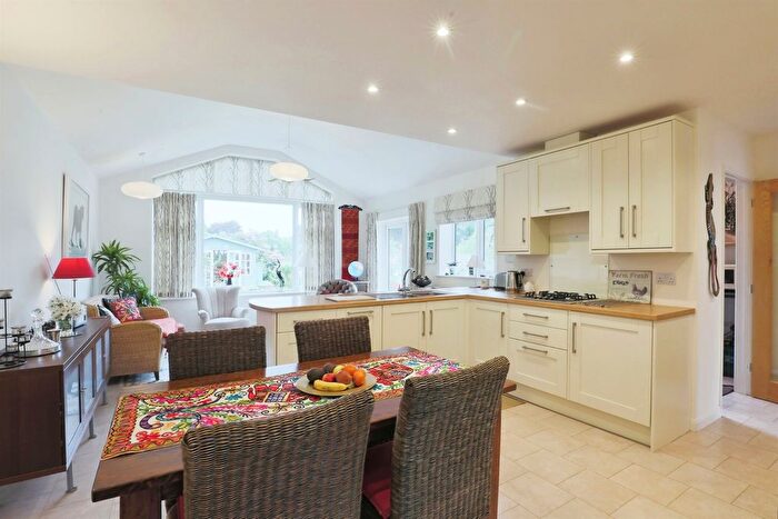 3 Bedroom Detached Bungalow For Sale In Mountford Close, Wellesbourne, Warwick, CV35