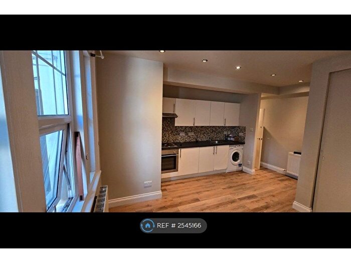 Studio To Rent In Barons Court Road, London, W14