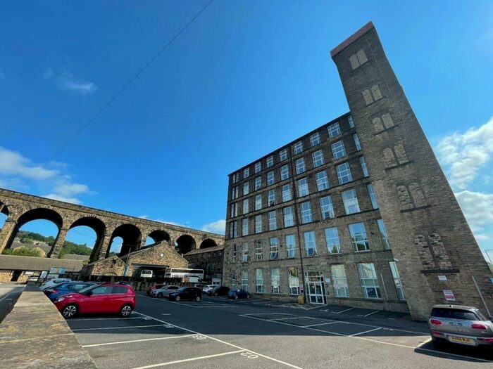 2 Bedroom Apartment To Rent In Savile Street, Huddersfield, HD3