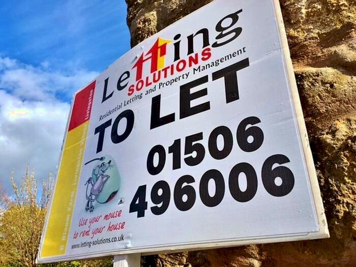 2 Bedroom Flat To Rent In Whiteside Court, Bathgate, EH48