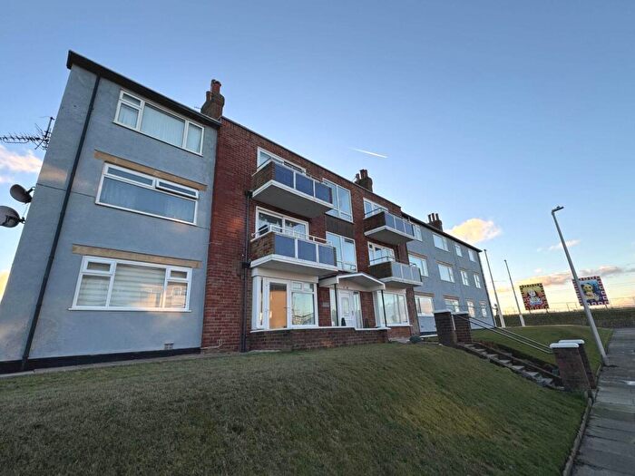2 Bedroom Flat To Rent In Queens Court, Queens Promenade, Bispham, FY2