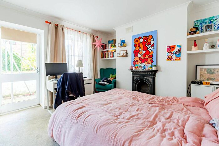 2 Bedroom Flat For Sale In Campbell Road, Bow, London, E3