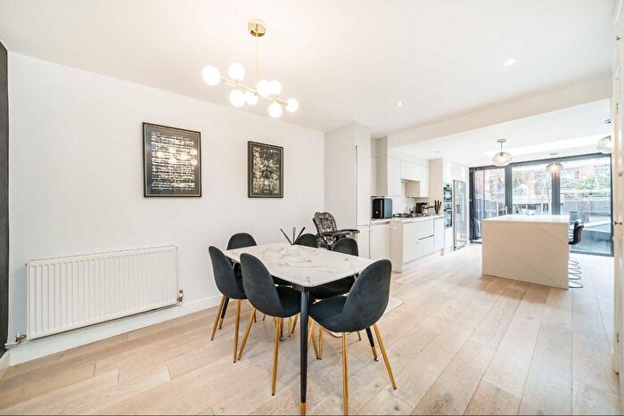 3 Bedroom Property For Sale In Summerley Street, Earlsfield, SW18