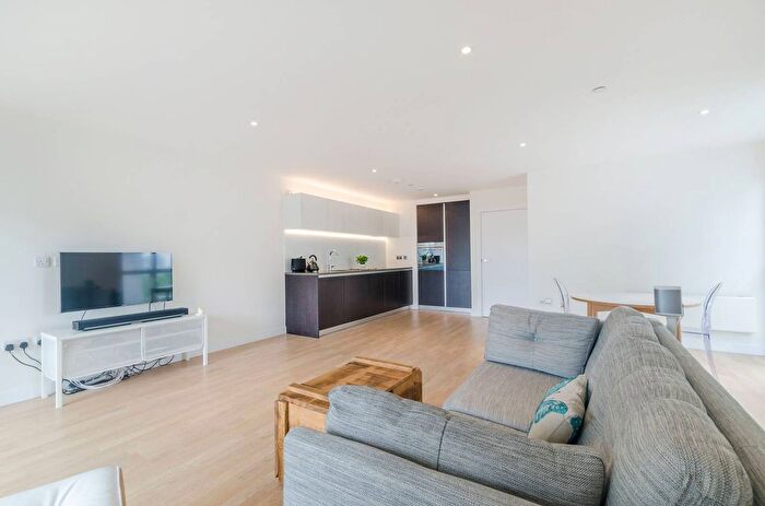 2 Bedroom Flat To Rent In Kew Bridge West, Kew Bridge, Brentford, TW8