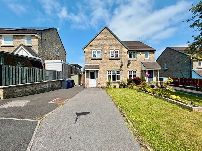 3 Bedroom Semi Detached House To Rent In Oporto Close, Burnley, BB11
