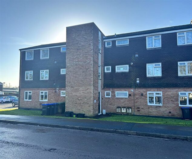 2 Bedroom Flat For Sale In Southmead, Chippenham, SN14