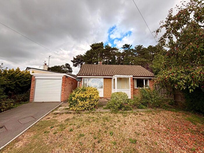2 Bedroom Detached Bungalow For Sale In Lindale Close, Spinney Hill, Northampton, NN3