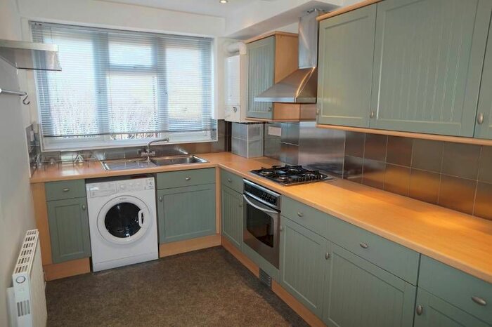 2 Bedroom Flat To Rent In Marsh Road, Pinner HA5