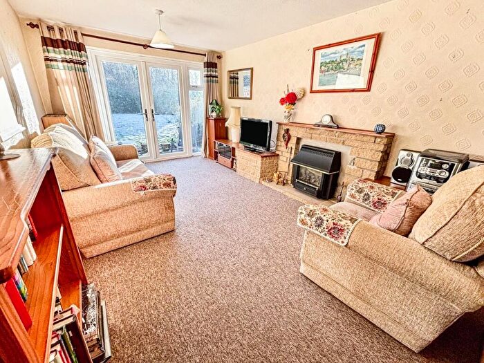 3 Bedroom Bungalow For Sale In Willow Close, Gainsborough, DN21