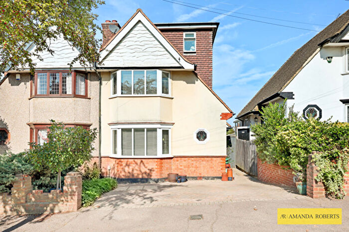 3 Bedroom Semi Detached House For Sale In Heriot Avenue, Chingford, Waltham Forest, E4