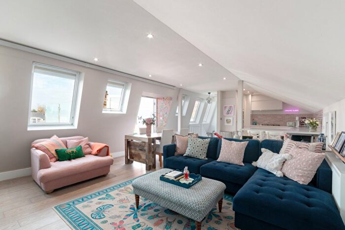2 Bedroom Flat For Sale In Sulgrave Road, Brook Green, Hammersmith, W6