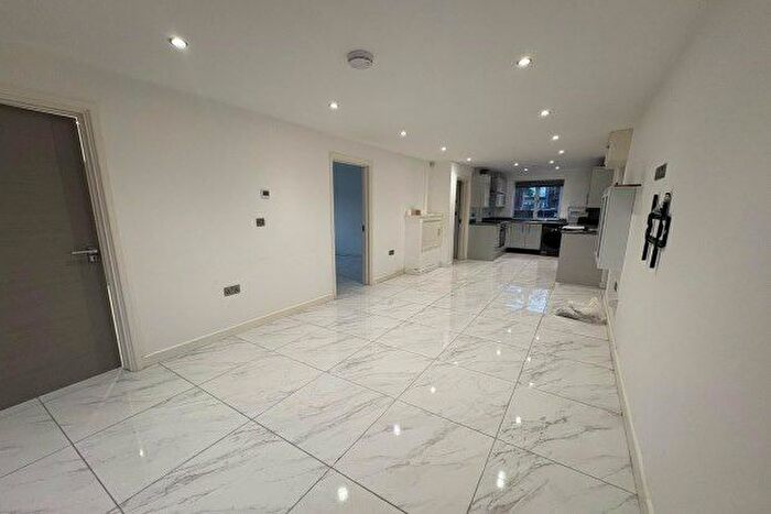 3 Bedroom Flat To Rent In Church Hill, Birmingham, B46
