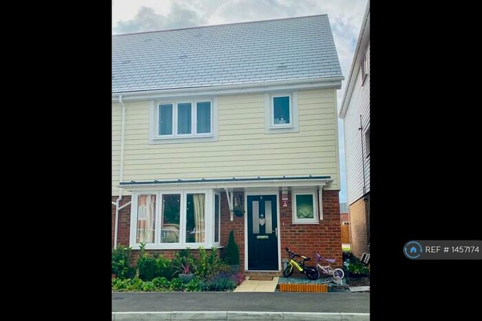 3 Bedroom End Of Terrace House To Rent In Amisse Drive, Snodland, ME6