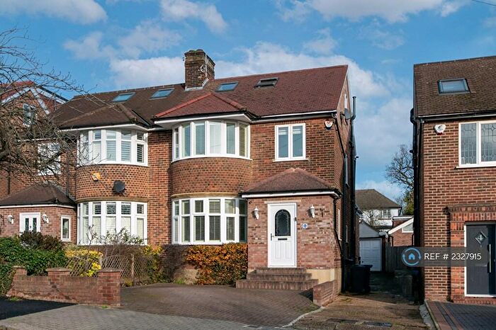 4 Bedroom Semi-Detached House To Rent In Linkside, London, N12