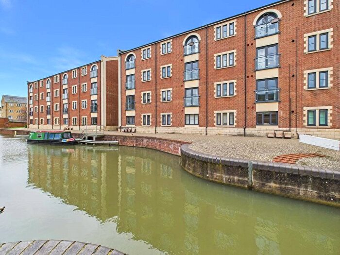 2 Bedroom Flat For Sale In Greenaways, Ebley, Stroud, Gloucestershire, GL5