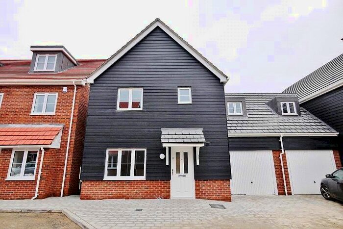 4 Bedroom Semi-Detached House To Rent In Elm Gardens, Mountnessing, Brentwood, CM15