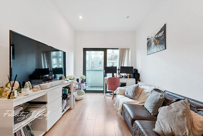 1 Bedroom Apartment For Sale In Aqua Vista Square, London, E3