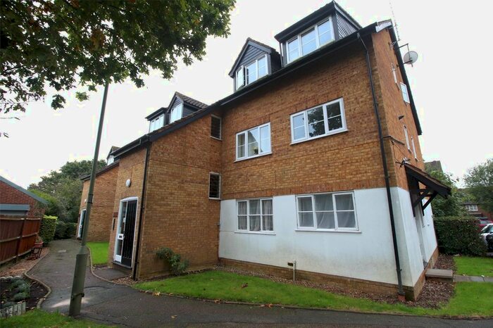 2 Bedroom Flat To Rent In Boleyn Way, Barnet, EN5
