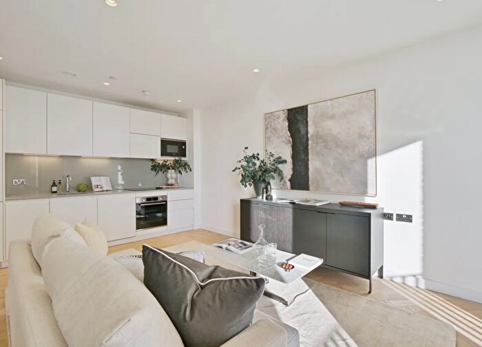 2 Bedroom Flat To Rent In Maple Path, London, E5