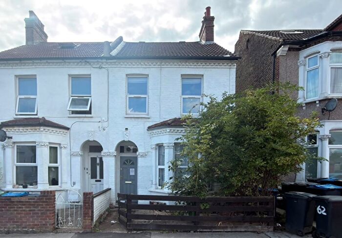 3 Bedroom Semi-Detached House For Sale In Crowther Road, South Norwood, London, SE25