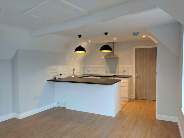 1 Bedroom Flat To Rent In Church Street, Bromsgrove, Worcestershire, B61