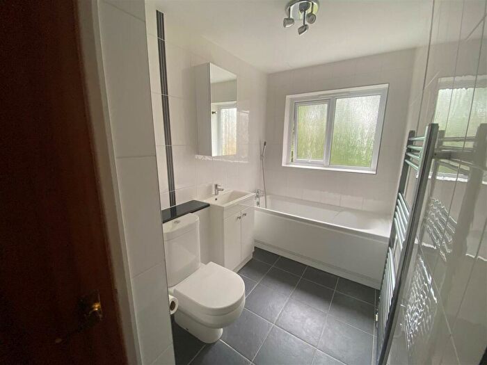 2 Bedroom Apartment To Rent In Park View, Hoddesdon, EN11