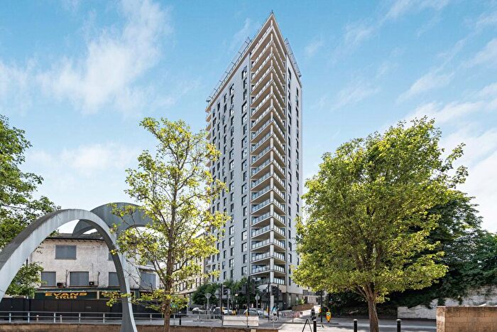 1 Bedroom Apartment For Sale In Guildford Road, Woking, Surrey, GU22
