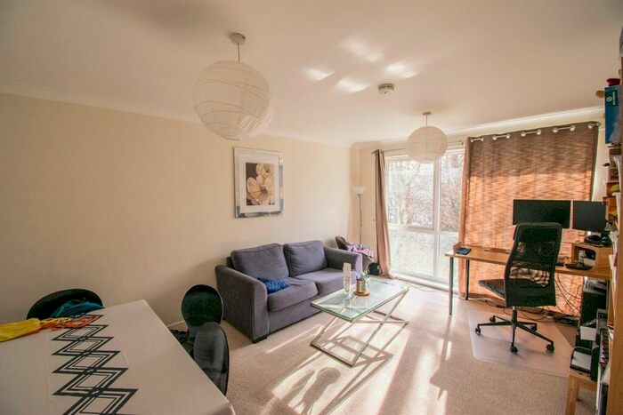 2 Bedroom Flat To Rent In Jesmond Park West, Newcastle Upon Tyne, NE7