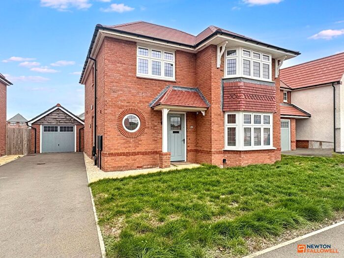 3 Bedroom Detached House For Sale In Lower Farm Road, Hugglescote, LE67
