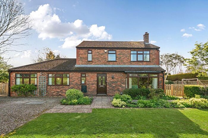 4 Bedroom Detached House For Sale In Harrogate Road, Huby, LS17