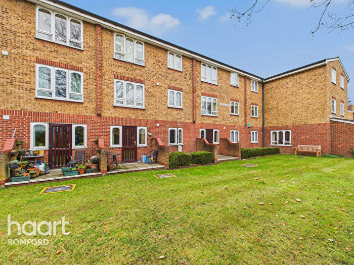 2 Bedroom Retirement Property For Sale In Frazer Close, Romford, RM1