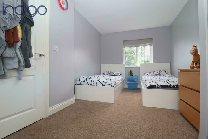 5 Bedroom Detached House For Sale In Shervington Grove, New Bedford Road Area, Luton, Bedfordshire, LU3