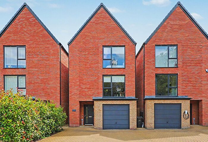 3 Bedroom Detached House For Sale In Woodcote Way, Walton, Chesterfield, S40