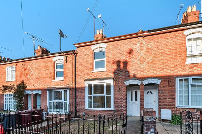 3 Bedroom Terraced House To Rent In Donnington Gardens, Reading, RG1