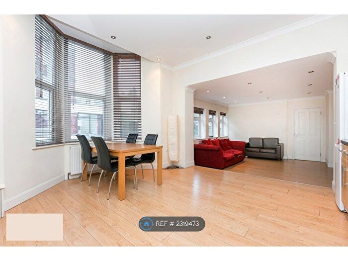 3 Bedroom Semi-Detached House To Rent In High Road, London, N22