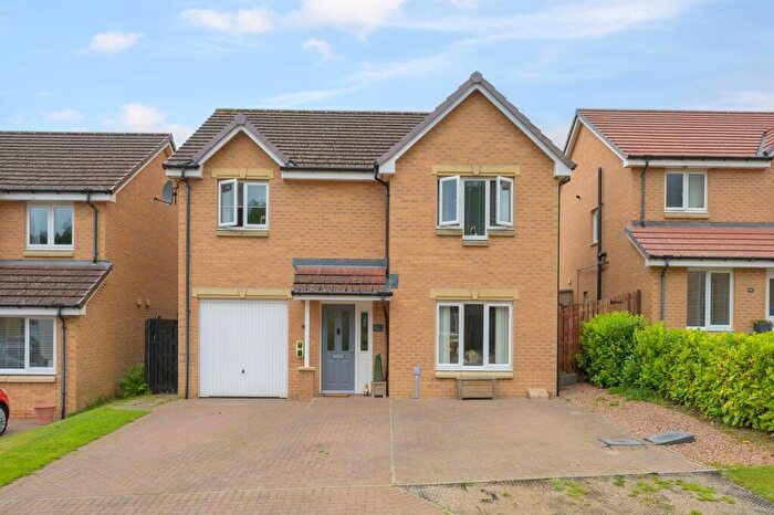 4 Bedroom Detached House For Sale In Kingfisher Place, Dunfermline, KY11