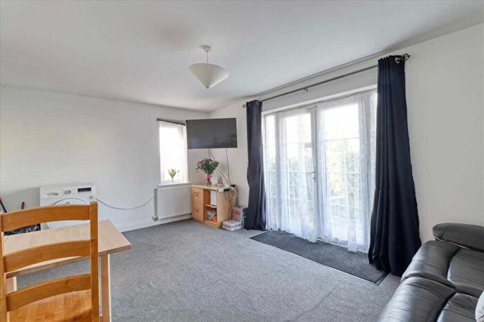 2 Bedroom Apartment For Sale In Sunnyside Mews, Holland On Sea, CO15
